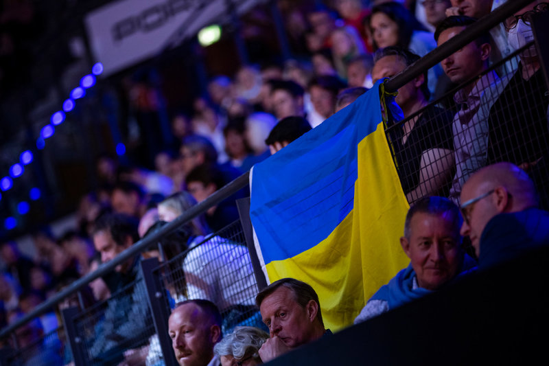 Женщину с флагом Украины выгнали с матча после жалобы российской теннисистки. И это в Америке!