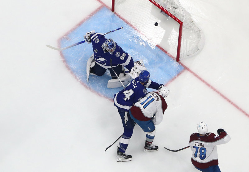 Василевский безупречно отыграл в финале НХЛ. Но скандальный гол в овертайме перечеркнул всё