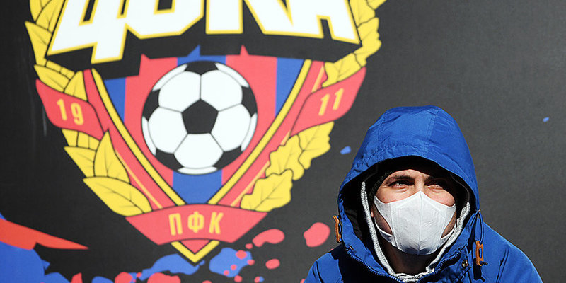 Когда можно будет играть в России в футбол и почему клубы не хотят играть без зрителей?