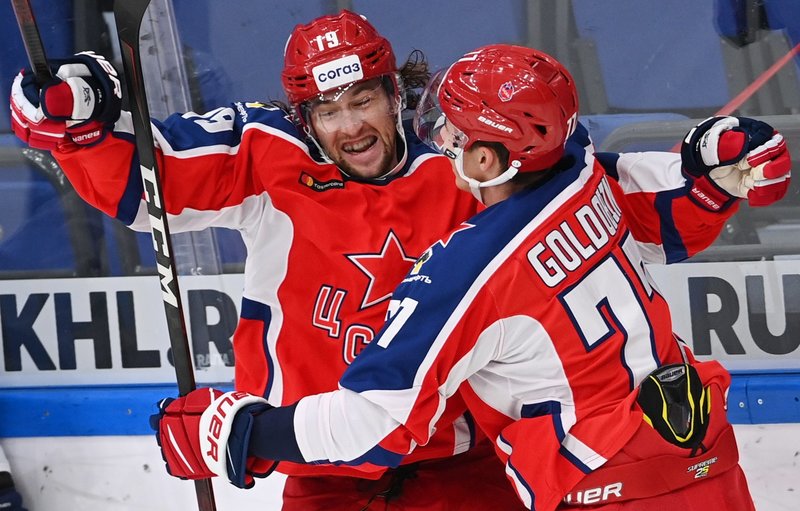 Канадского хоккеиста со скандалом вышвырнули из НХЛ. А в России он лучший снайпер!