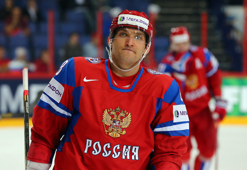 Овечкин примчался на чемпионат мира спасать Россию. Но не смог даже тренироваться