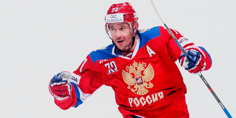 Свечников забил очередной чудо-гол, Малкин стал четвертым русским бомбардиром НХЛ, Кучеров сел в запас