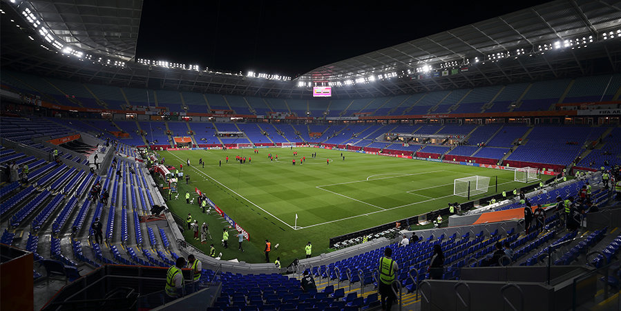 Первый матч состоялся на стадионе 974, где пройдут игры ЧМ-2022 в Катаре