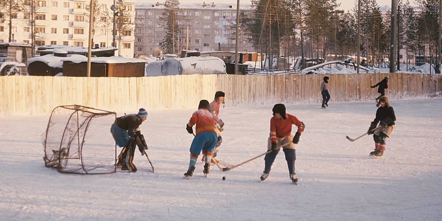 «Выходили на лед при минус 33. Одна тройка на льду, а две в раздевалке греются». Так начинался наш хоккей