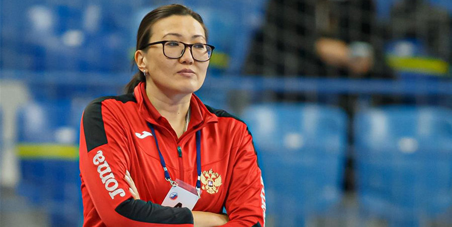 Тренер женской сборной России по гандболу ожидает тяжелых матчей в основном раунде ЧМ