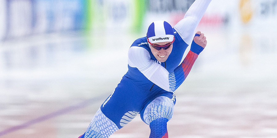 Конькобежец Муштаков выиграл на дистанции 500 м на этапе КМ в Калгари