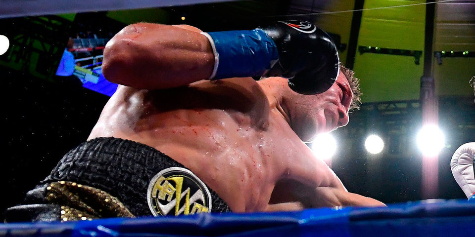 Деревянченко проиграл чемпиону WBC Джермаллу Чарло и в третий раз не смог завоевать пояс