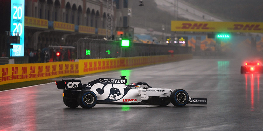 Квалификация Гран-при Турции прервана из-за дождя
