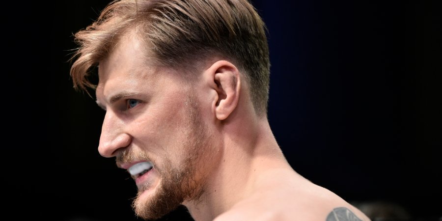 Боец UFC Волков ушел на самоизоляцию из-за коронавируса в семье
