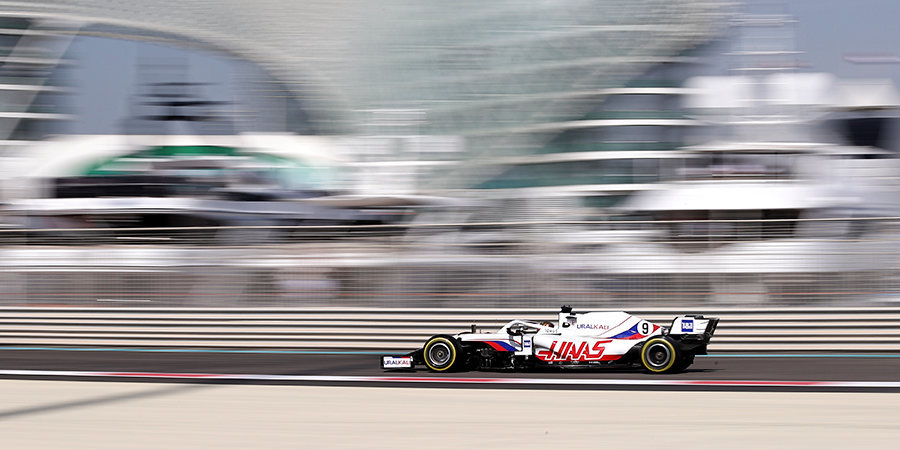 Хэмилтон заблокировал Мазепина во время третьей практики на Гран-при Абу-Даби