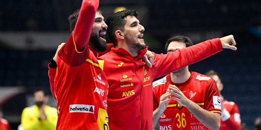 Сборная Испании стала первым финалистом ЧЕ по гандболу, обыграв Данию