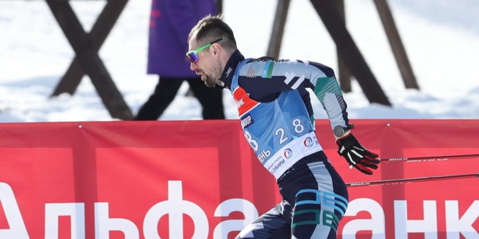 Устюгов выиграл спринтерскую гонку на чемпионате России по лыжным гонкам, Большунов — третий