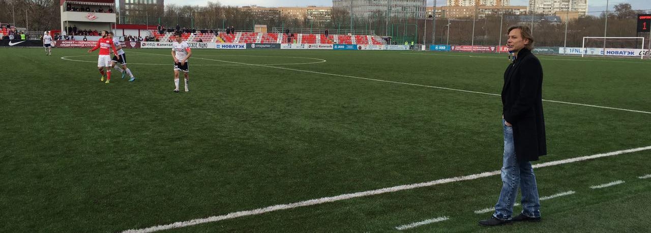 «Это стихотворение я посвятила вам еще в 2014-м». Валерий Карпин встретился со «Спартаком»