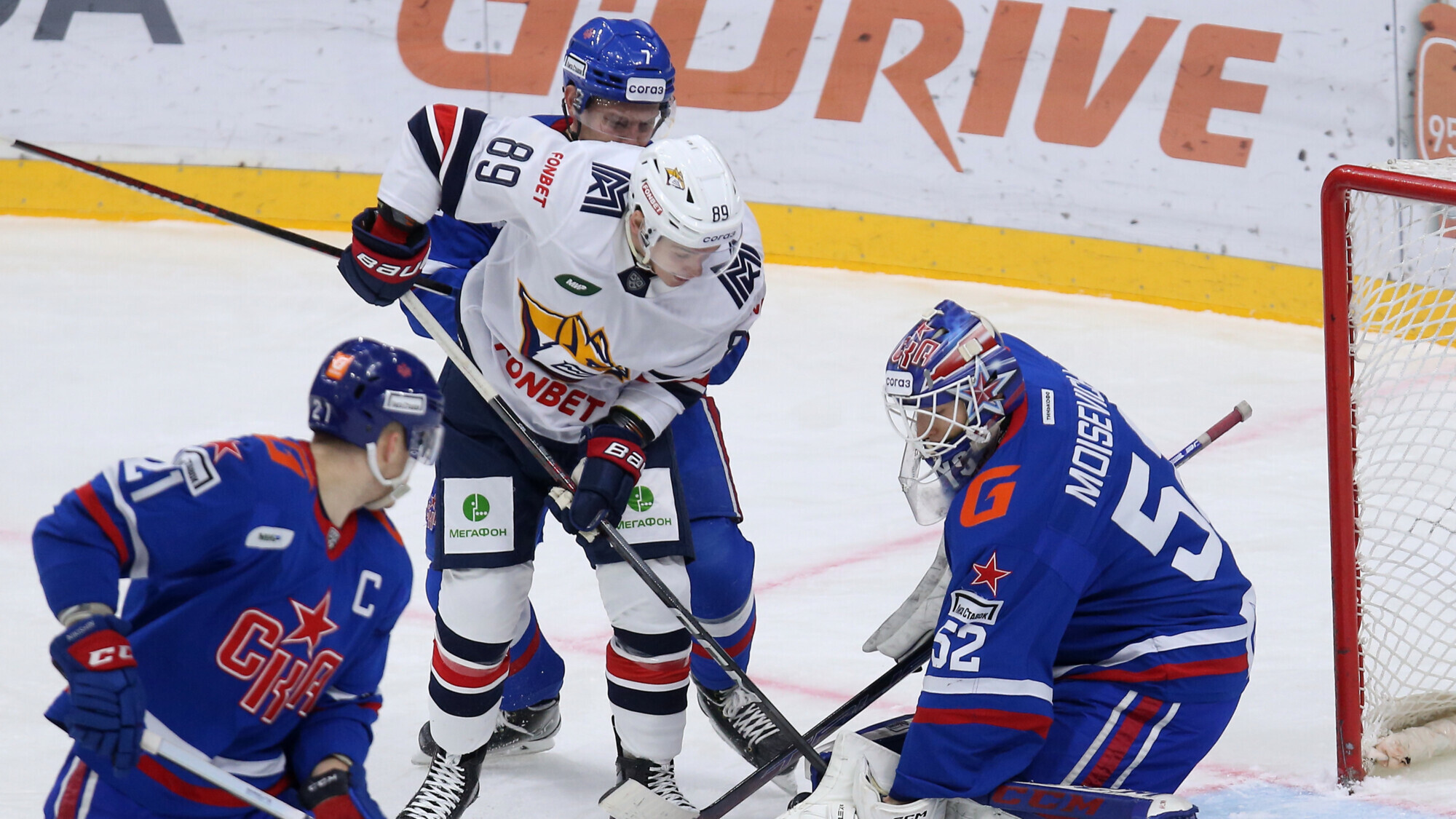 Шайба Гераськина в овертайме принесла «Металлургу» победу над СКА в матче КХЛ