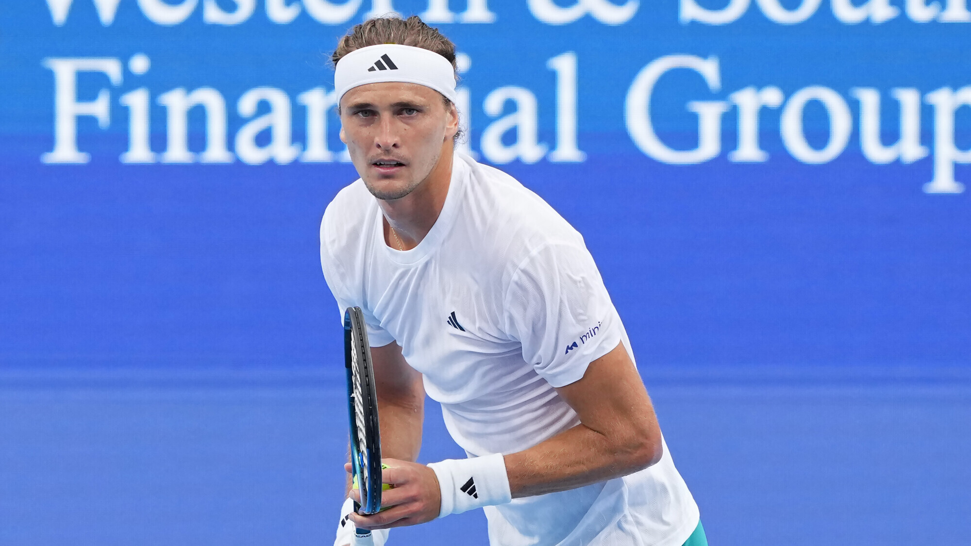 Матч Зверева на турнире в Цинциннати прервали из‑за дождя