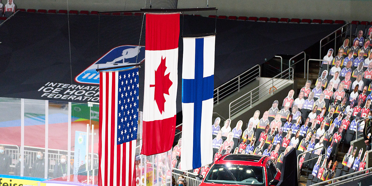 На чемпионате мира по хоккею демонстративно сняли флаг России. Даже финнам не снилось!