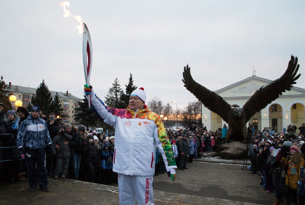 Орел январь. Олимпийский огонь в Орле 2014. Встреча олимпийского огня в Орле 1980. Белгород Олимпийский огонь Сочи. Эстафета олимпийского огня орёл.