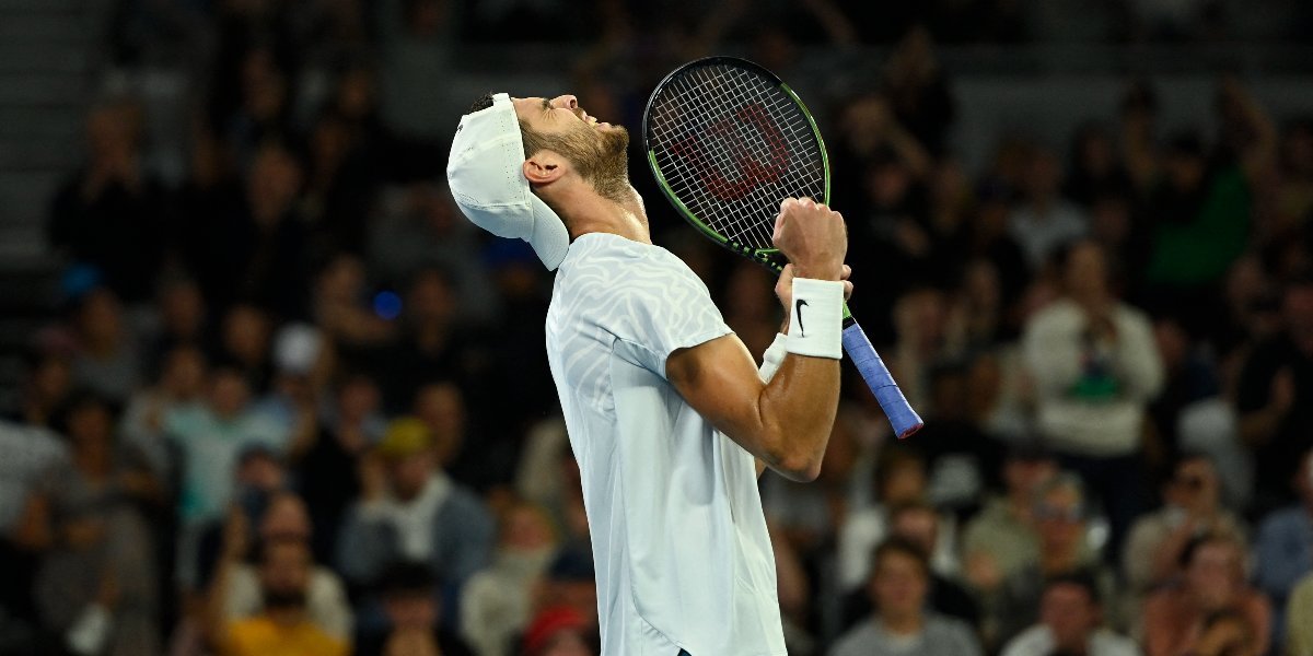 Карен Хачанов вышел в полуфинал Australian Open после отказа американца Корды