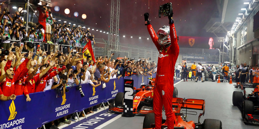 Феттель представил новый дизайн шлема Феттель представил новый дизайн шлема