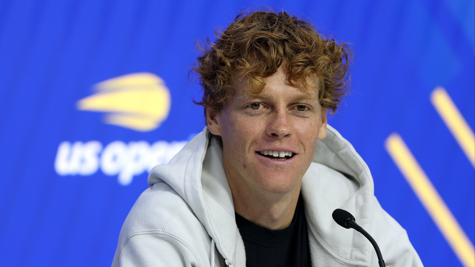 Неизвестный мужчина пытался вскрыть сумку Янника Синнера после матча US Open