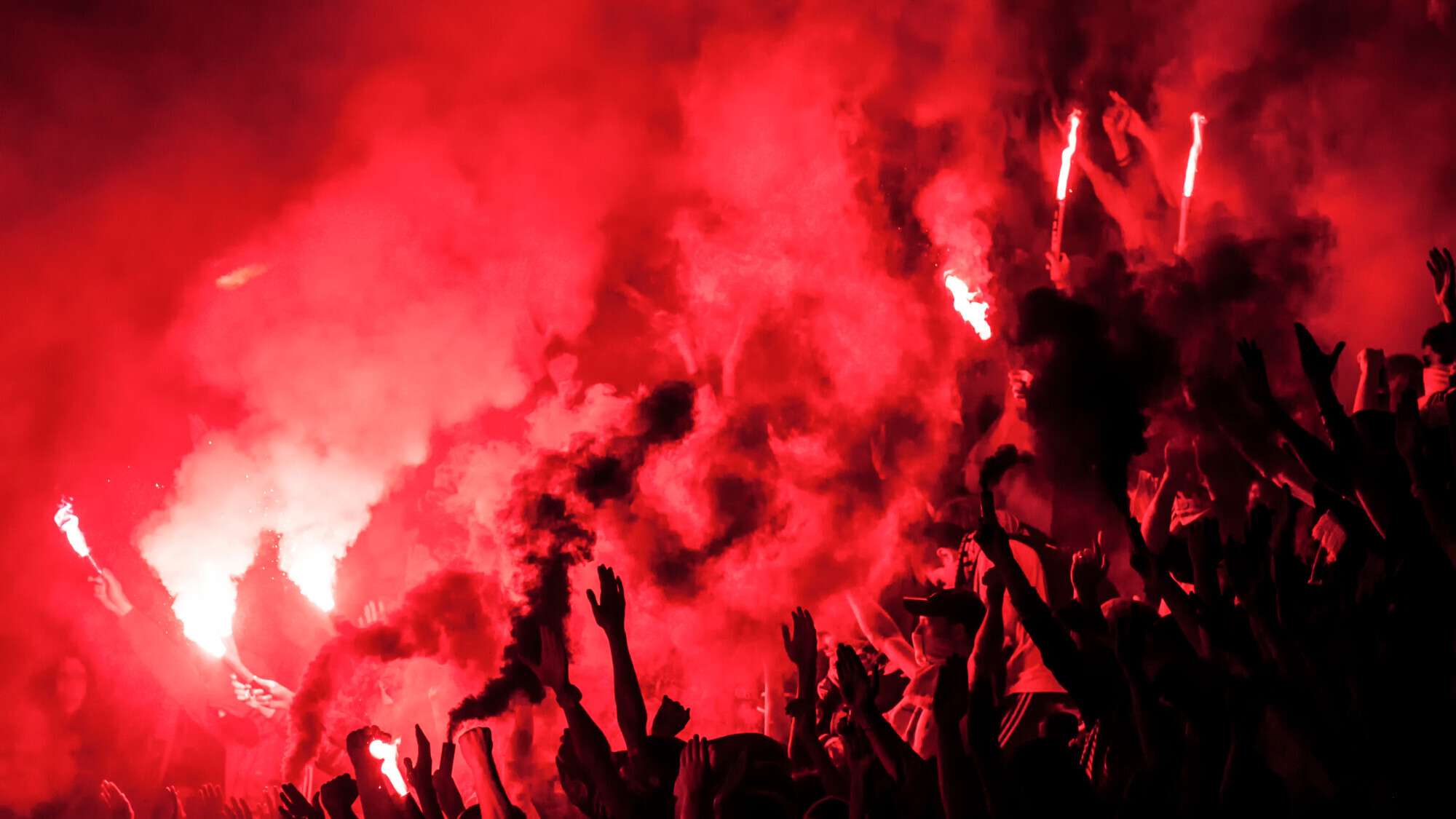 «Барселона» сообщила об отмене бесплатных шаттлов в Брюгге после того, как сгорел один из автобусов