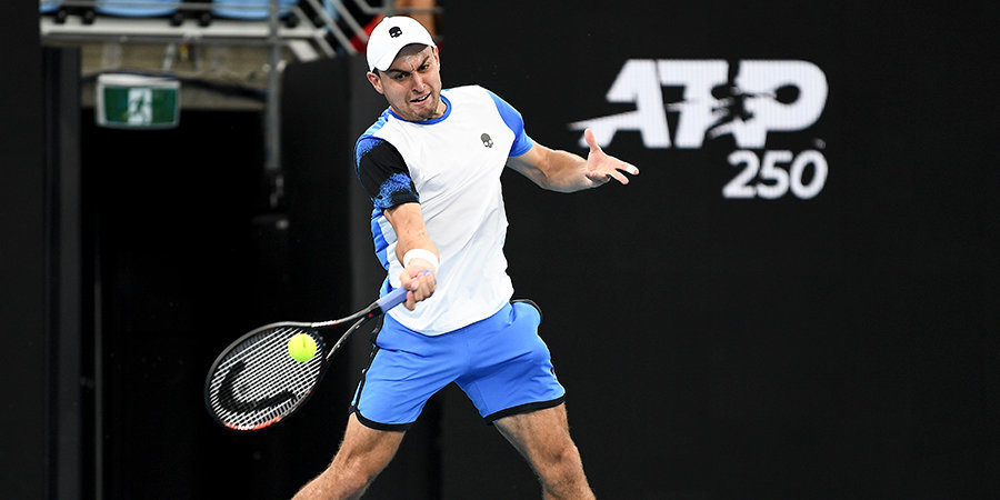 Карацев вышел в полуфинал турнира ATP в Сиднее, победив Сонего