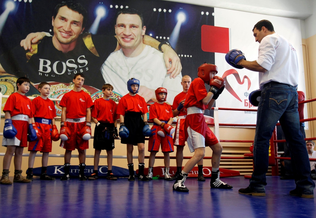 Мастер-класс по боксу от спортсменов с мировым именем прошел в Дзержинске