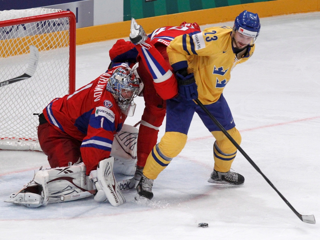 Самые драки в хоккее. Хоккей драка. Россия драка хоккей. Швеция России хоккей драка. Фото хоккейных драк.