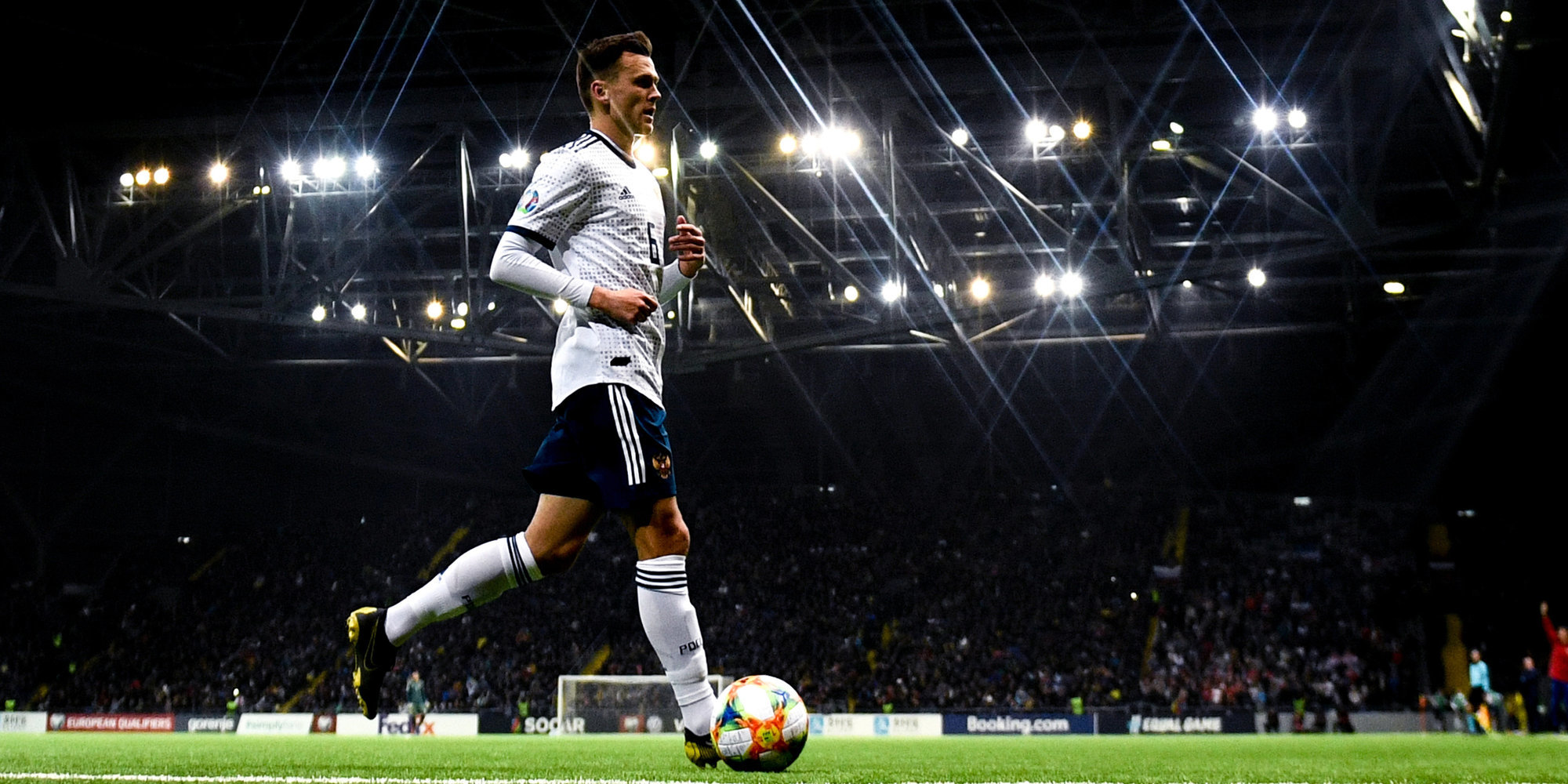 Черышев проводит благотворительный розыгрыш футболки сборной России