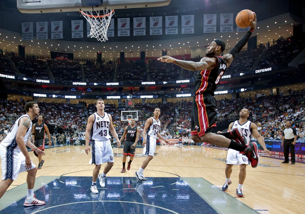 LEBRON James slamdunk