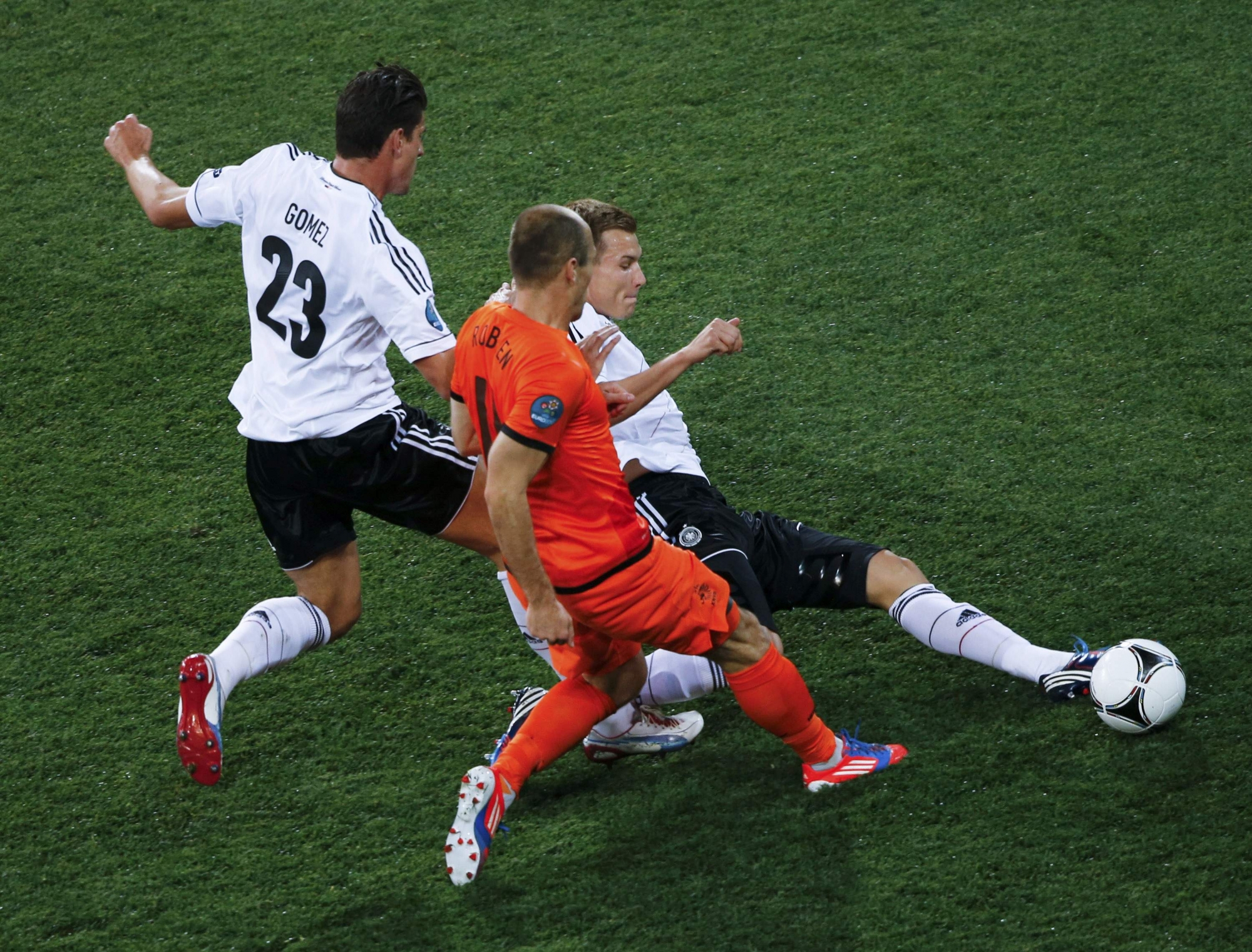 Germany 2012. Евро 2012 наши. Euro 2012 управление. Quang cao Euro 2012.