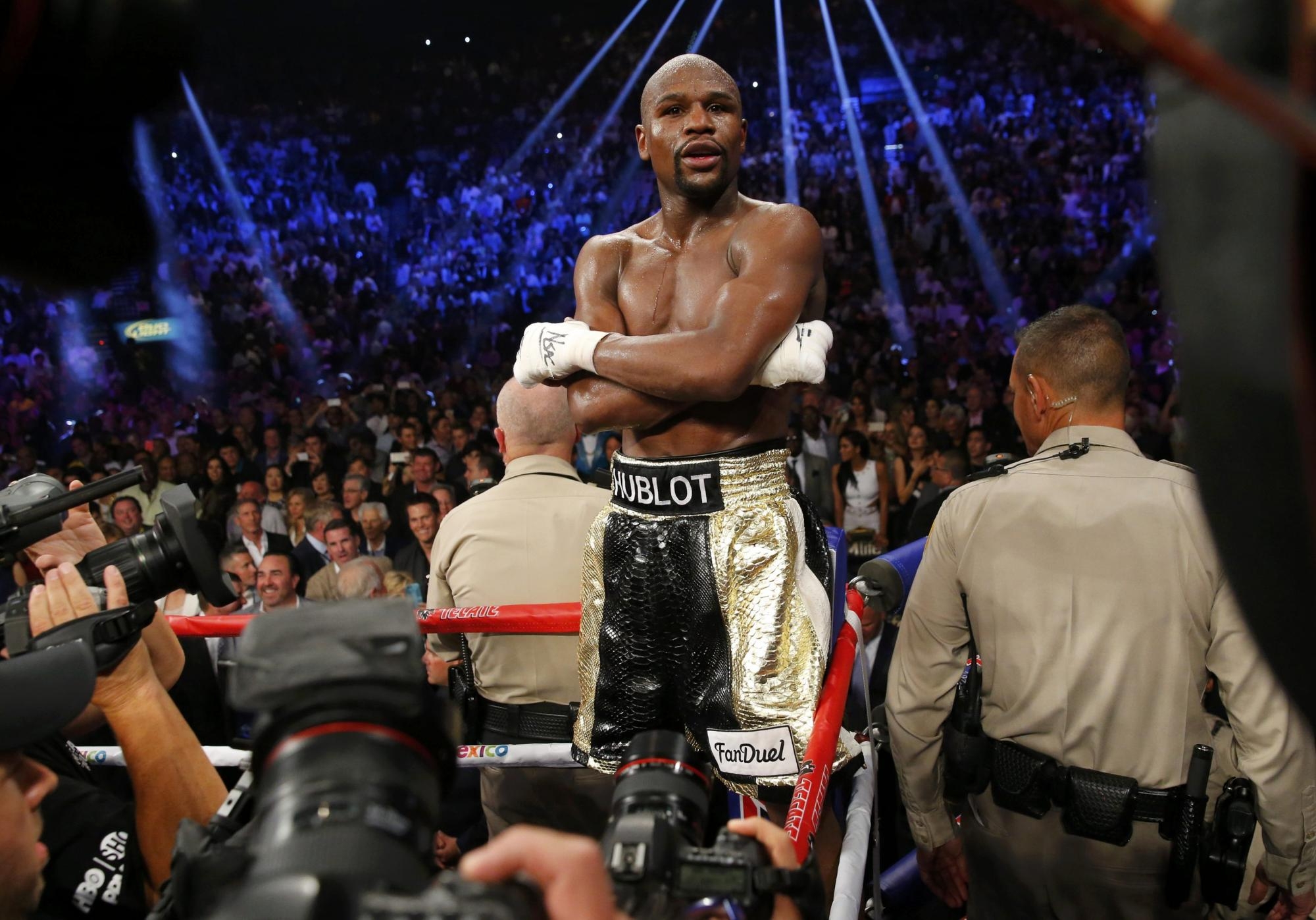 First Fight Floyd Mayweather in professional career