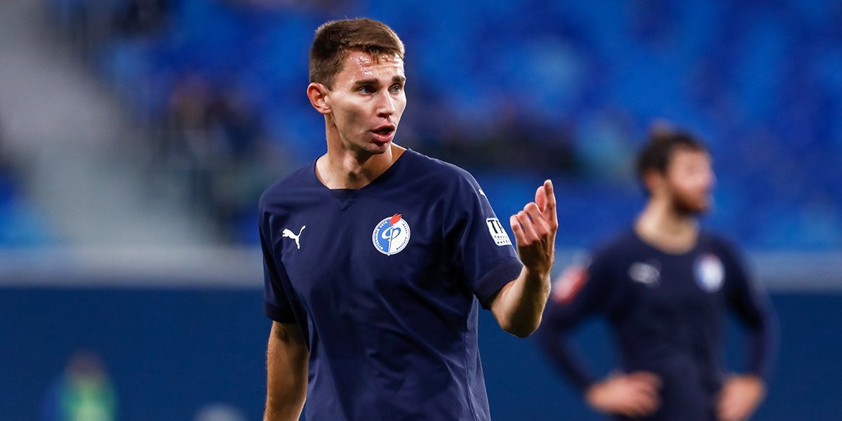 «Факел» расторг контракт с полузащитником Дмитриевым