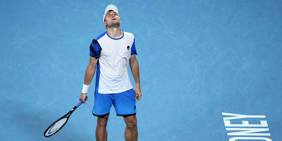 Карацев покидает Australian Open вслед за Хачановым. 28-летний россиянин проиграл 69-й ракетке мира из Франции