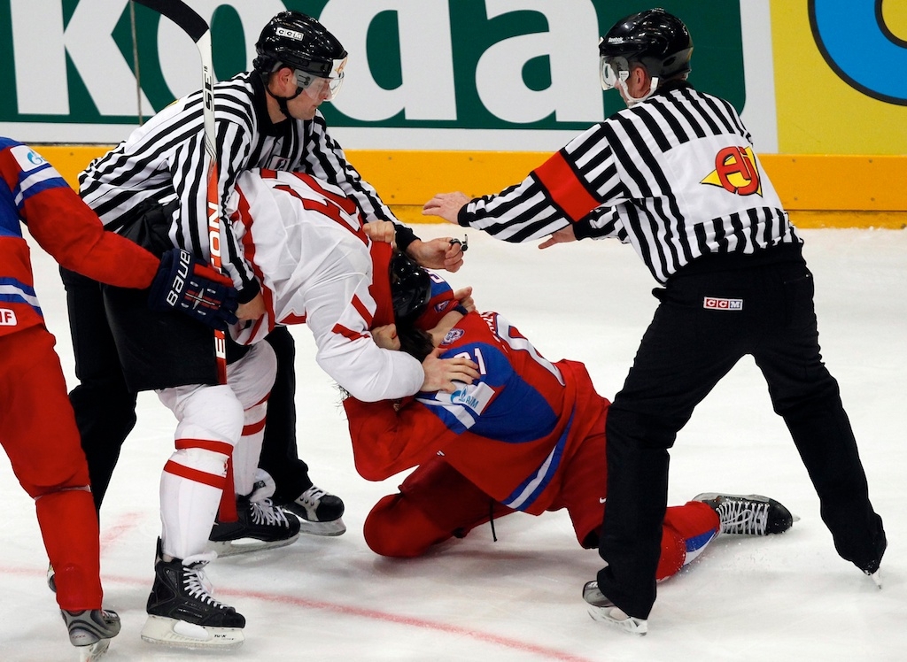 Драка хоккей сегодня. Россия Канада хоккей драка. Хоккей драки сборной России. Хоккей Россия Германия драка. Национальный хоккей драка.