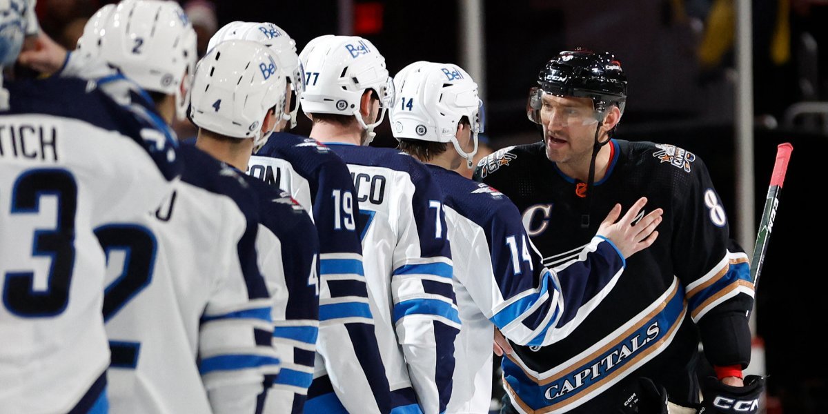 Михайлов считает правильным решение хоккеистов «Виннипега» в полном составе поздравить Овечкина Михайлов считает правильным решение хоккеистов «Виннипега» в полном составе поздравить Овечкина