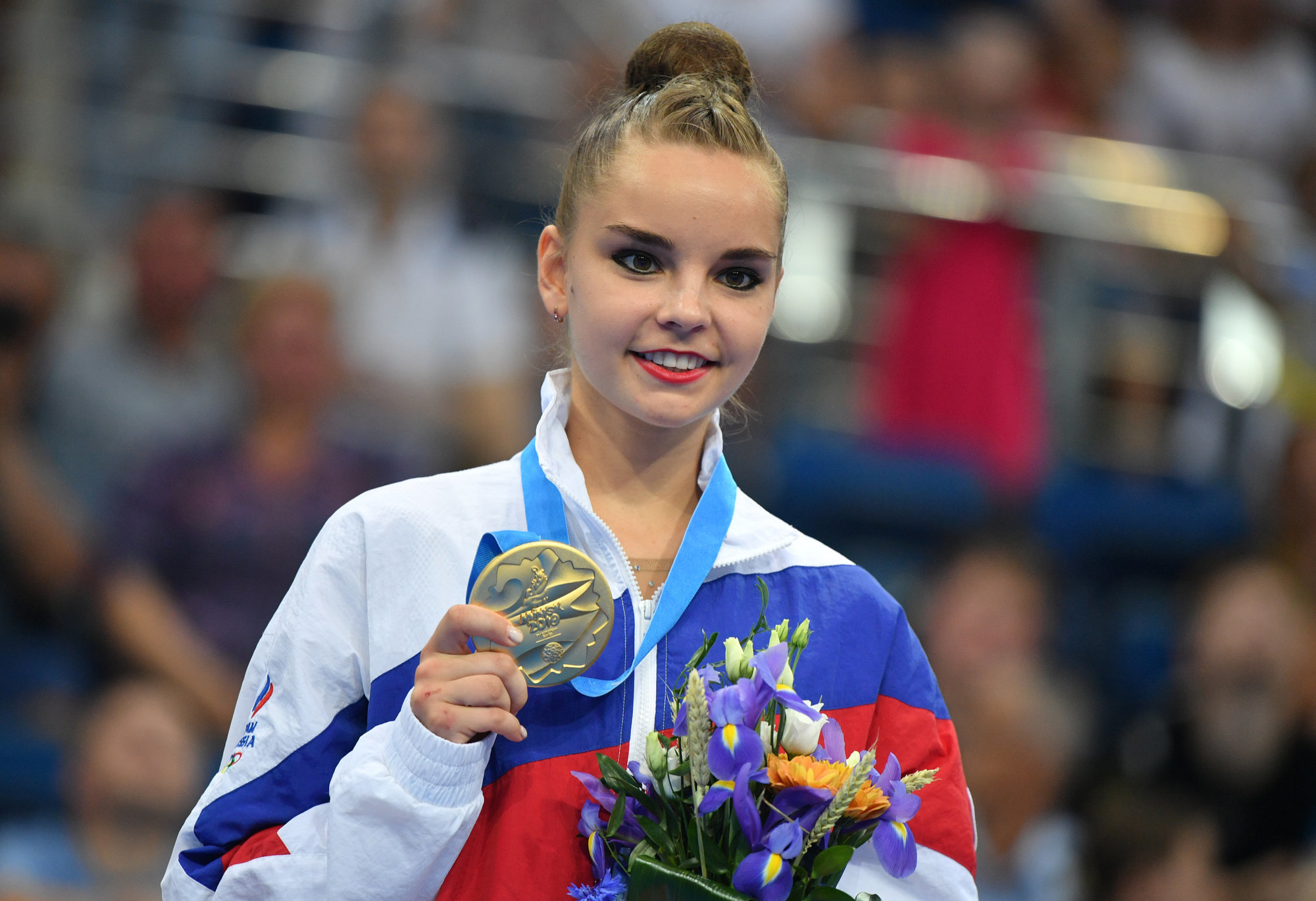 Дина Аверина с золотой медалью Олимпийских игр