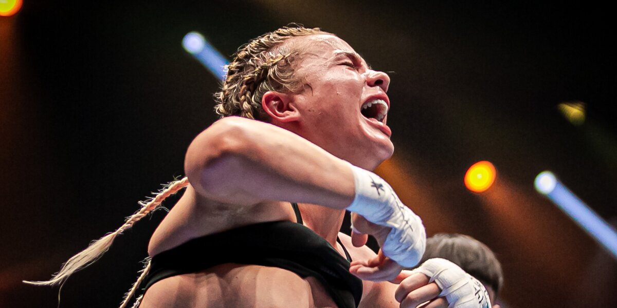 Самая сексуальная боксерша Казахстана выиграла бой c нокдауном за титул чемпионки мира. Видео