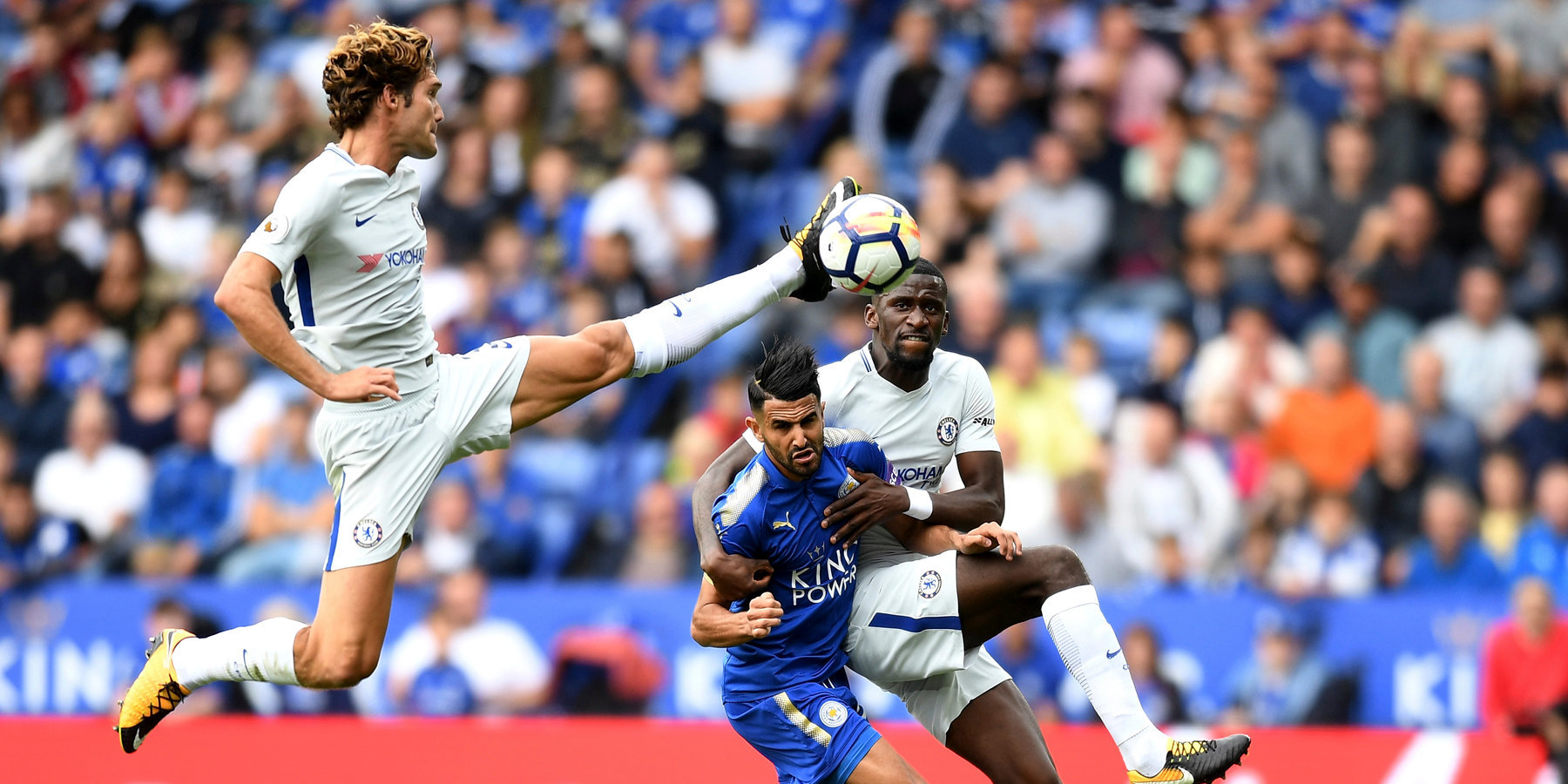 Действующий чемпион Англии обыграл бывшего: голы и лучшие моменты