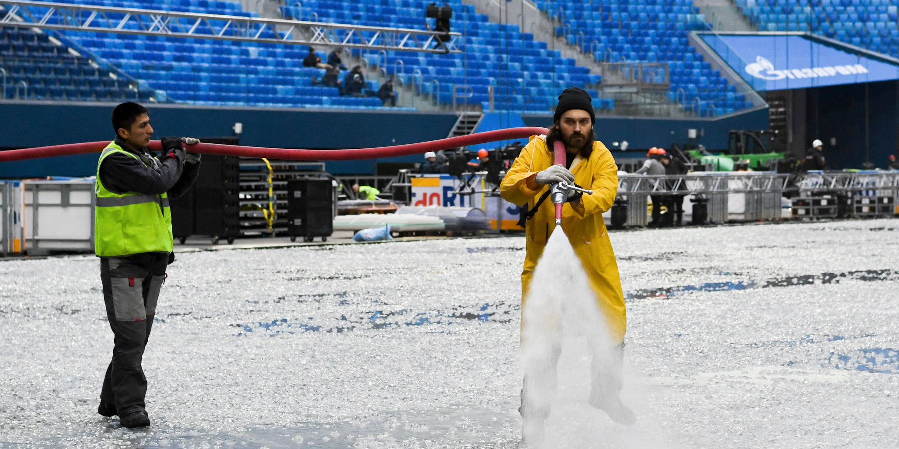 Хоккей вытеснил футбол со стадиона. Фоторепортаж с «Газпром Арены»