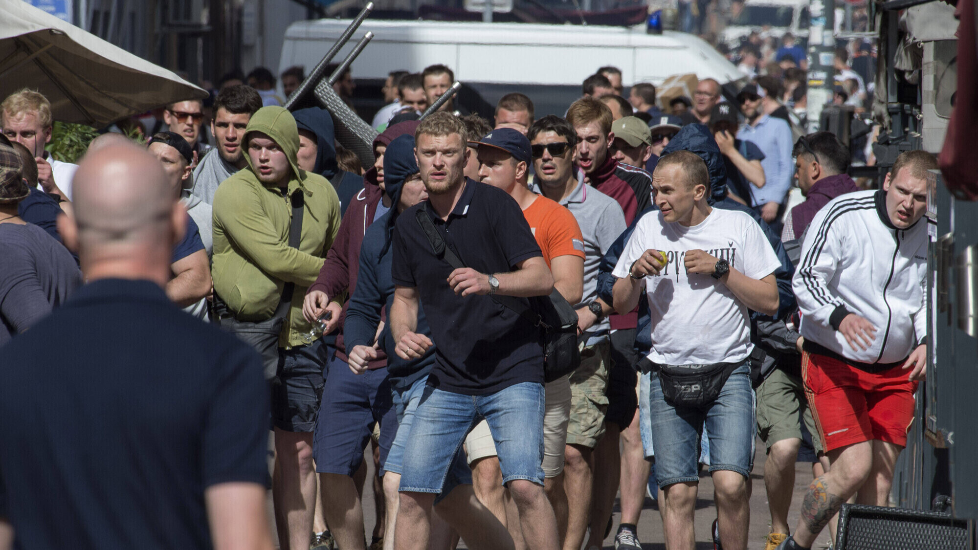 Russian hooligans france. Футбольные хулиганы Англии. Русские ультрас в Марселе. Русские в Марселе 2016.