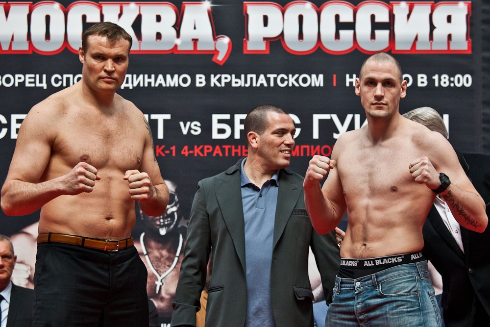 Ескі орыс лесбияндары Қара жігіттер әйелінің кискасын созды (фото)