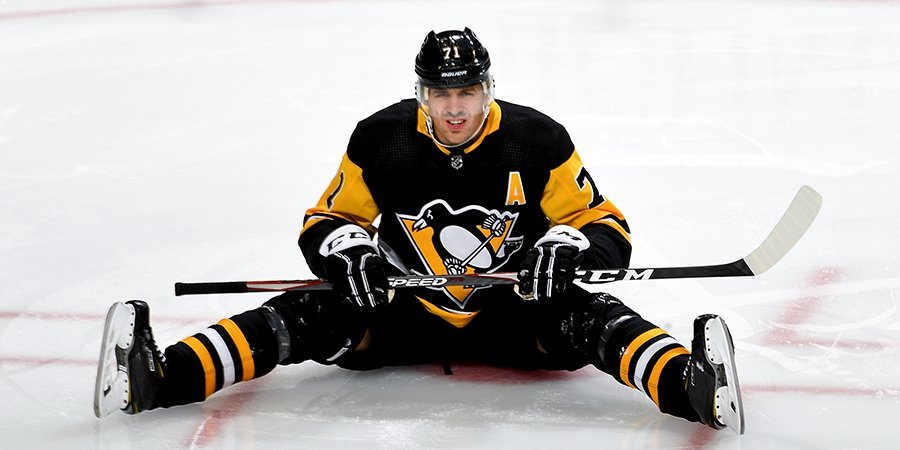 Малкин рухнул на лёд после курьёзного гола в НХЛ. Праздновать никто и не думал!