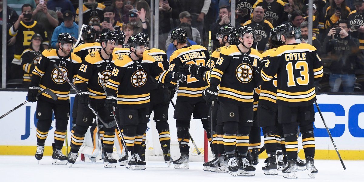 «Бостон» признан первой звездой дня в НХЛ после исторического рекорда в лиге