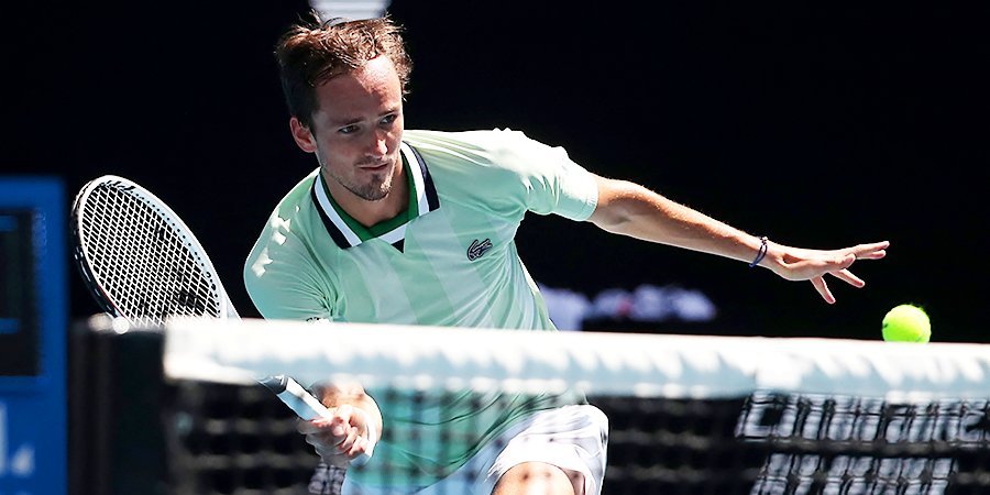 Медведев вышел в 1/8 финала Australian Open, победив в трех сетах Ван де Зандшульпа
