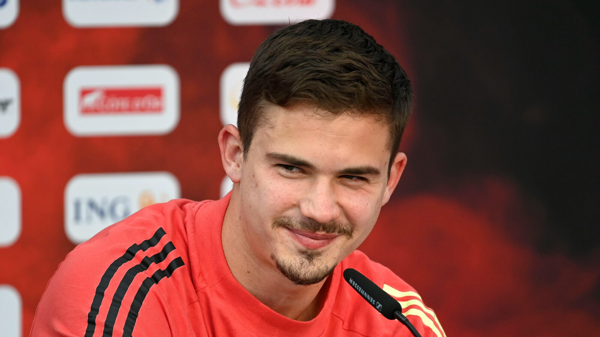 «Наполи» арендовал у «Астон Виллы» игрока сборной Бельгии