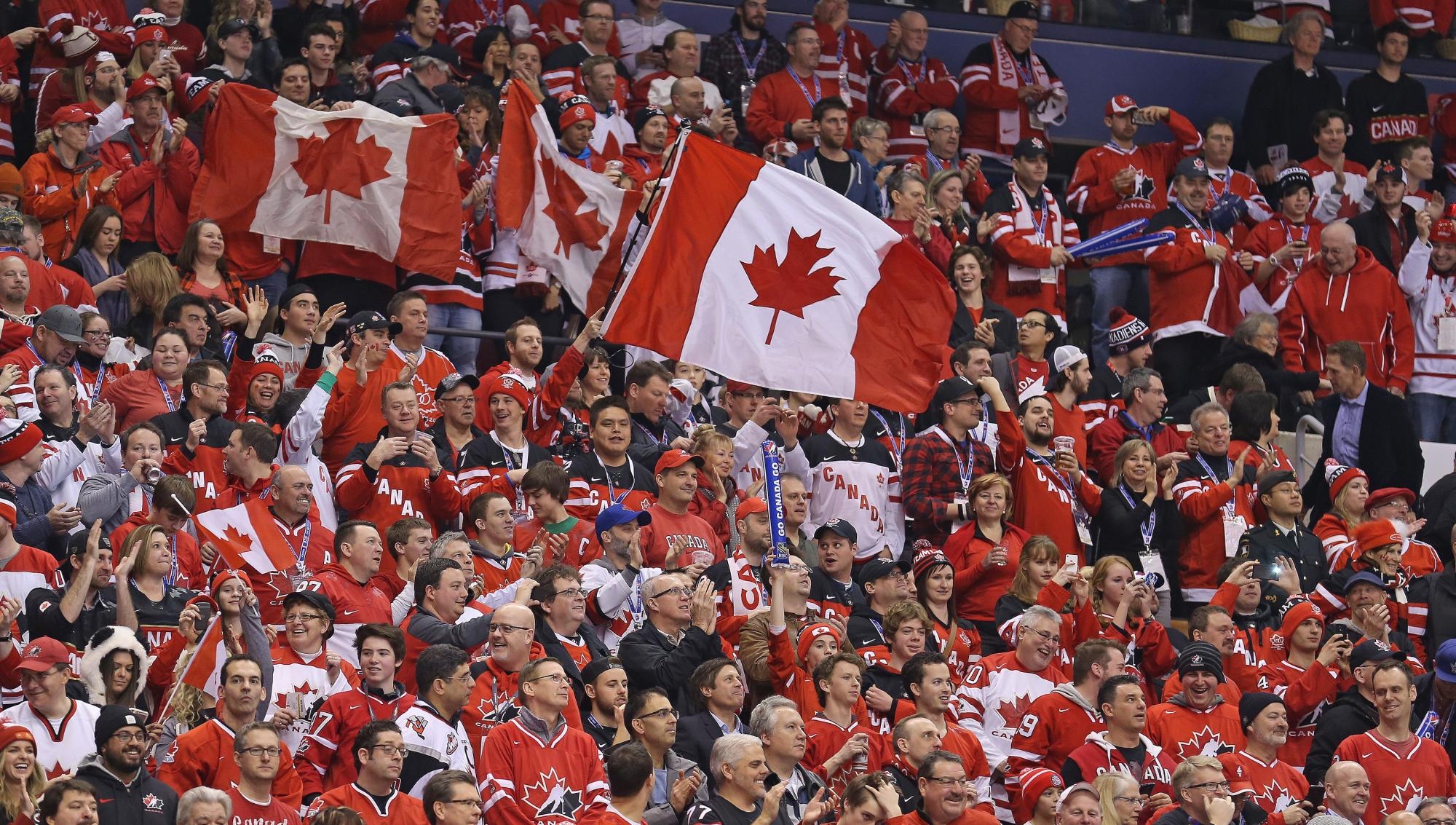 Англо канадцы. Сборная Канады по хоккею болельщики. Хоккейные болельщики в Канаде. Канада люди. Жители Канады.