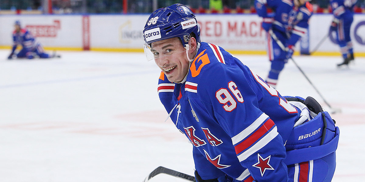 Клубы НХЛ ведут переговоры с нападающим Кузьменко
