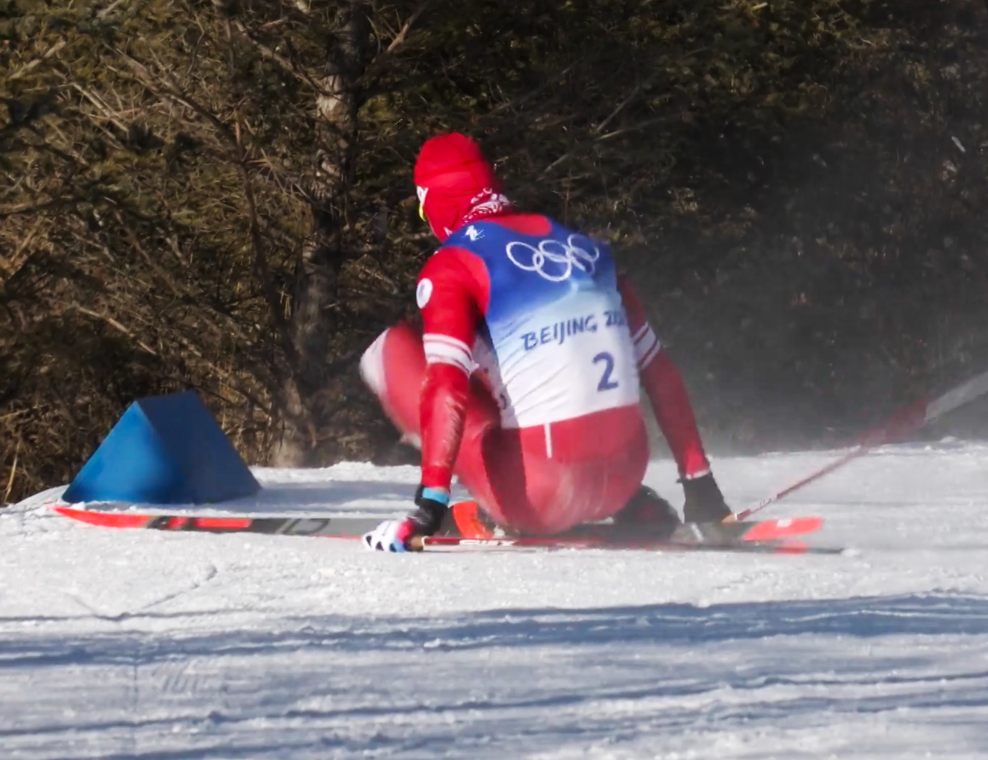 Видео скиатлона сегодня мужчины. Большунов лыжник упал.