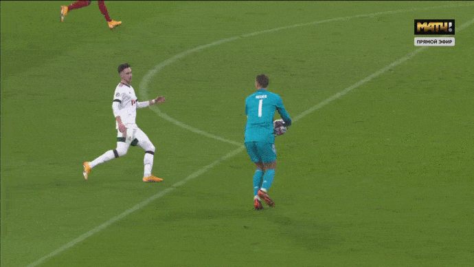 «Локомотив» остался без замен, проиграл «Баварии» и покинул еврокубки. Лучшие моменты и интервью